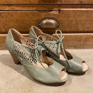 Geometric cut-out Peep Toe heels